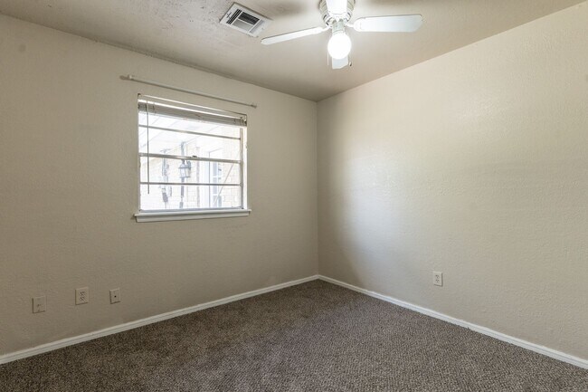 Building Photo - Spacious Rent to Own in South OKC!