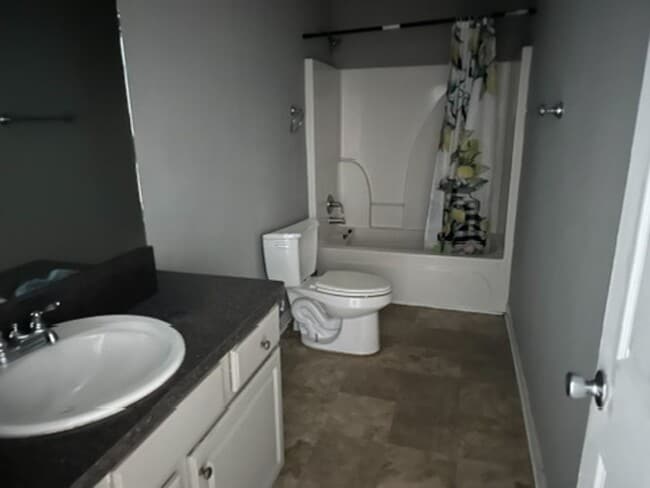 Building Photo - 1311 Circle Dr