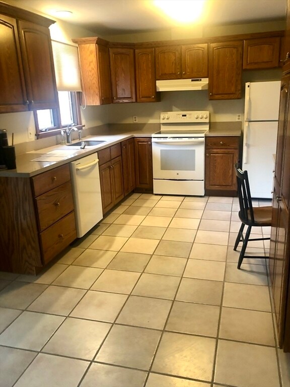 Building Photo - 4 Lois Ln