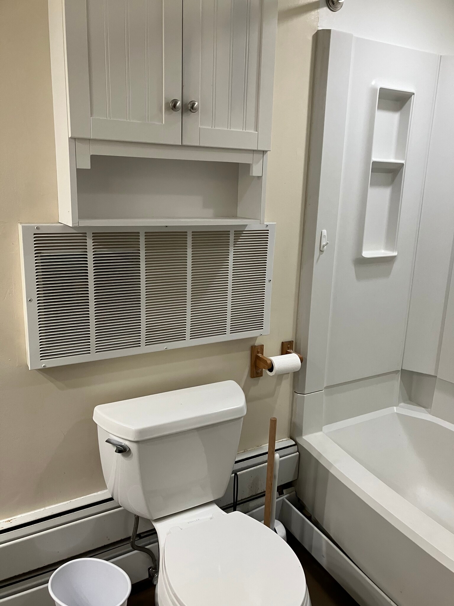 bathroom #1 - 6344 Aurelia St