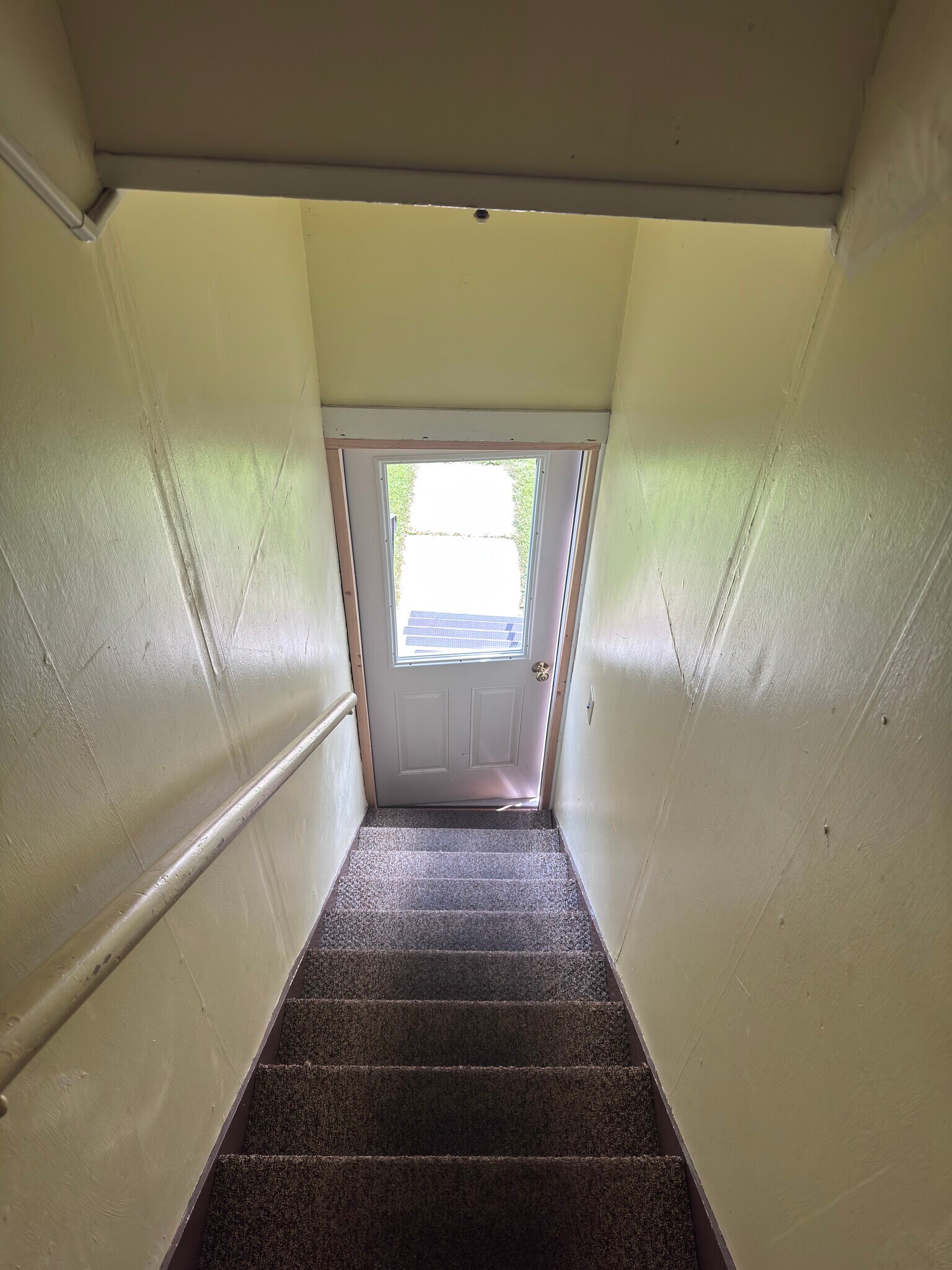 Steps to APt - 38 Broad St
