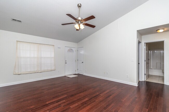 Building Photo - 624 Drakewood Rd