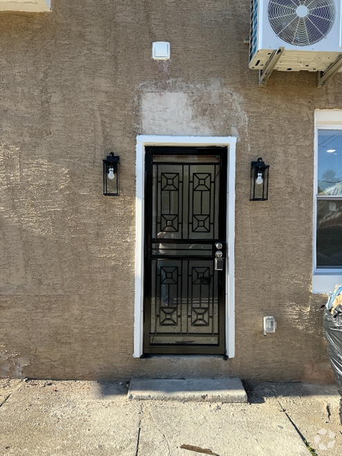 Building Photo - 4900 N 15th St