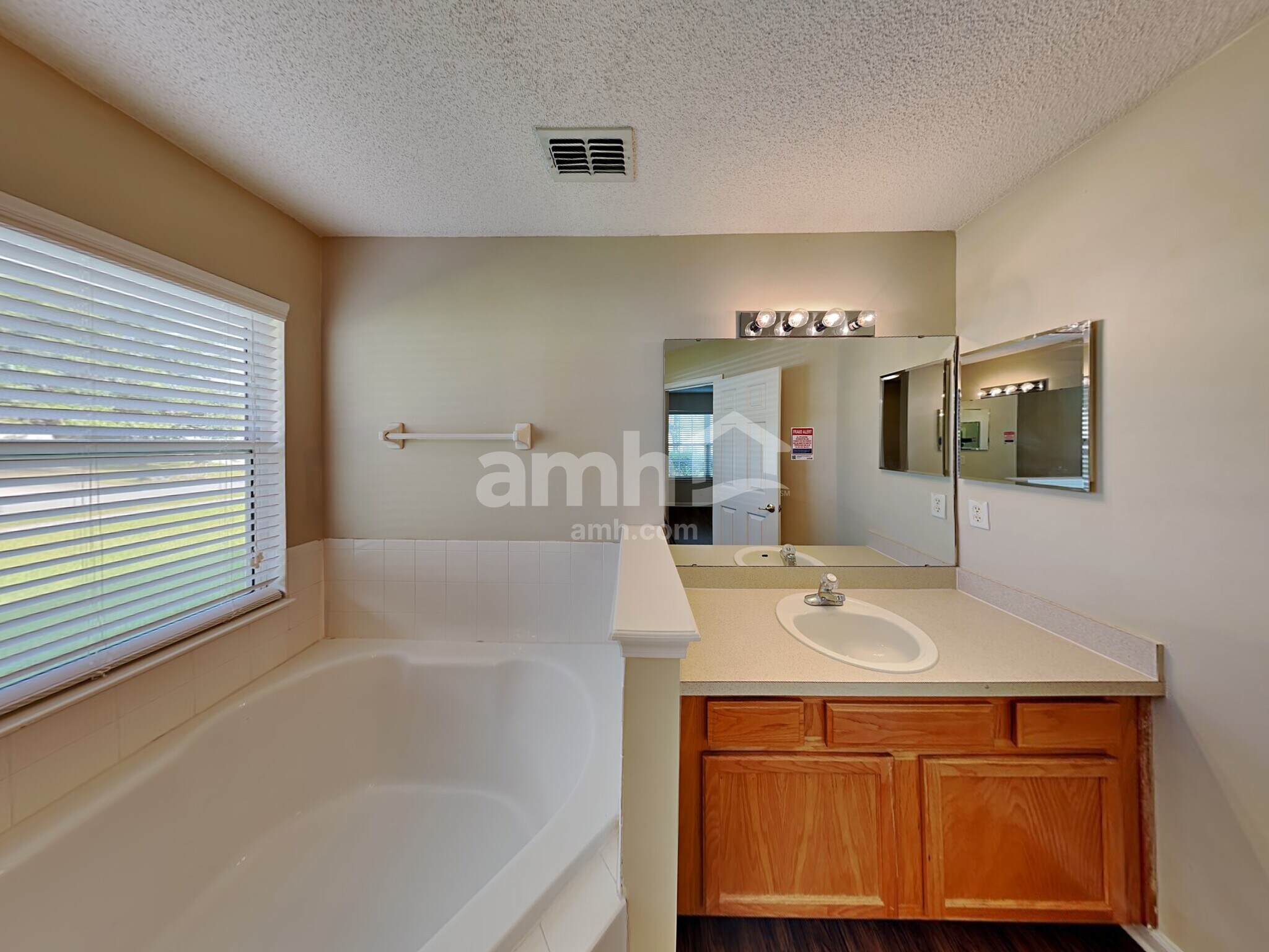 Building Photo - 11134 Lauren Oak Ln