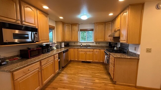 Building Photo - Beautiful Downtown House w/Inlet Views! Av...