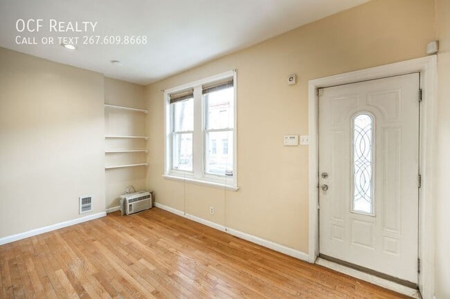 Building Photo - 2500 E Oakdale St