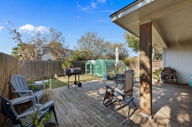 Building Photo - 108 David Dr