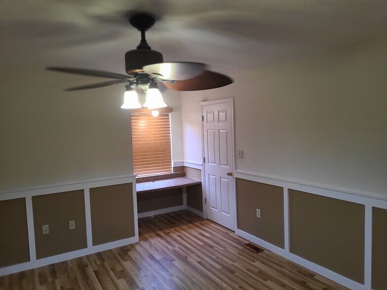 master BR - 1528 Old Oak Ln