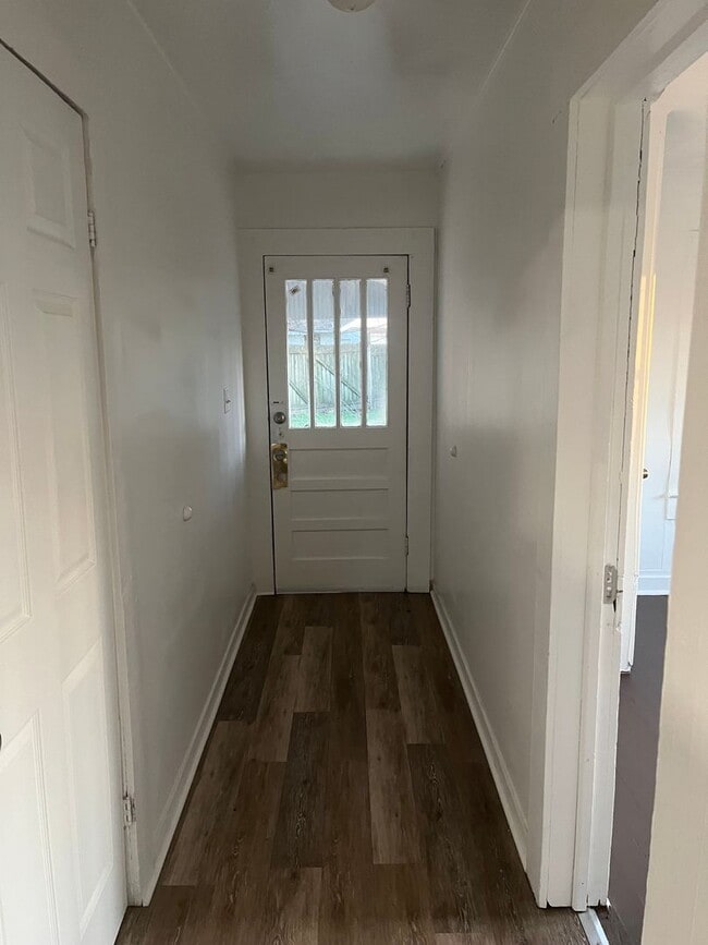 Building Photo - Large 4 bedroom 2 bathroom with huge privacy fenced back yard