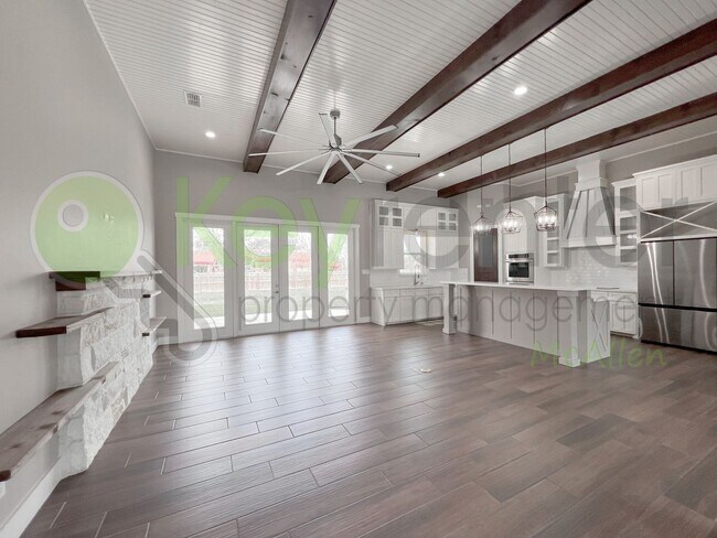 Building Photo - Gorgeous 4 bed/4 bath home, now available ...