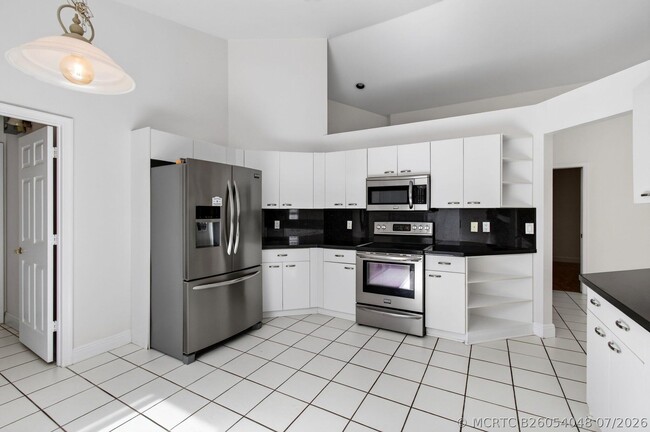 Building Photo - 5225 Brookview Dr