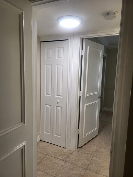 Building Photo - 116 Gardens Dr