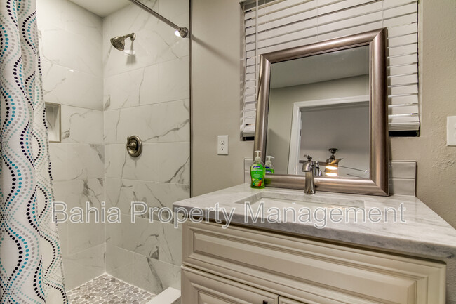 Building Photo - 318 Deer Cove Ln