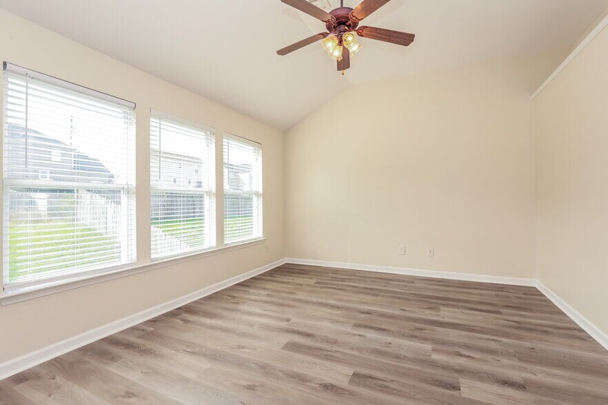 Building Photo - 7854 Rainey Dr