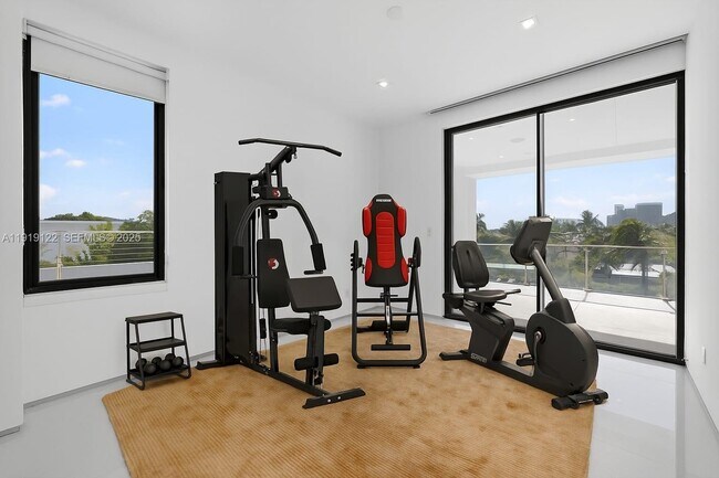 Building Photo - 401 Lido Dr