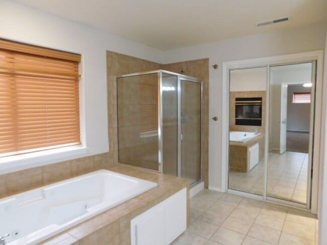 Building Photo - 4Bd/2.5Ba Two Story House - Available Soon!