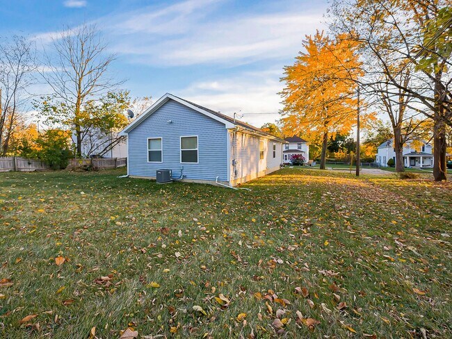 Building Photo - COMING SOON! Charming 3-Bedroom Home in the Heart of Pontiac