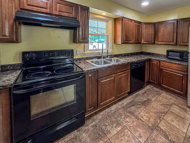 Building Photo - 3507 Susan Lewis Dr