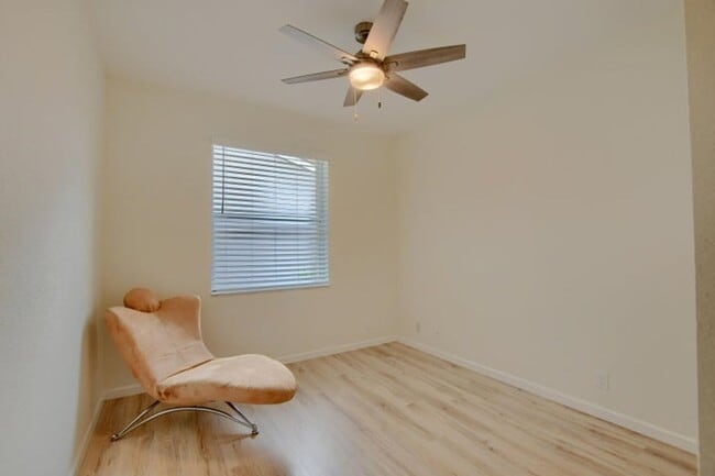 Building Photo - 1225 E Magnolia Cir