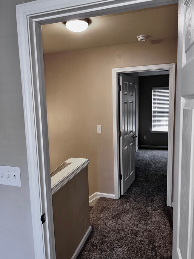 Building Photo - 3569 Draycott Ave