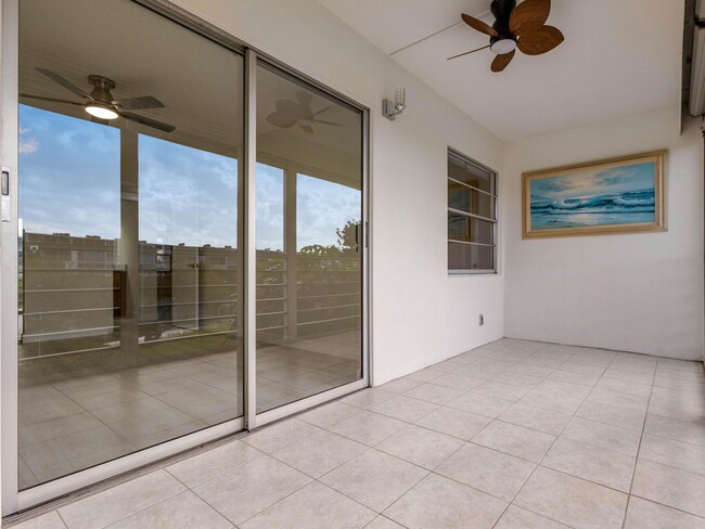 Building Photo - 2030 Hythe B