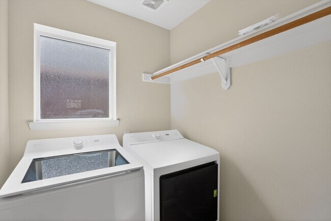 Building Photo - 1052 SE Portlandia Ave