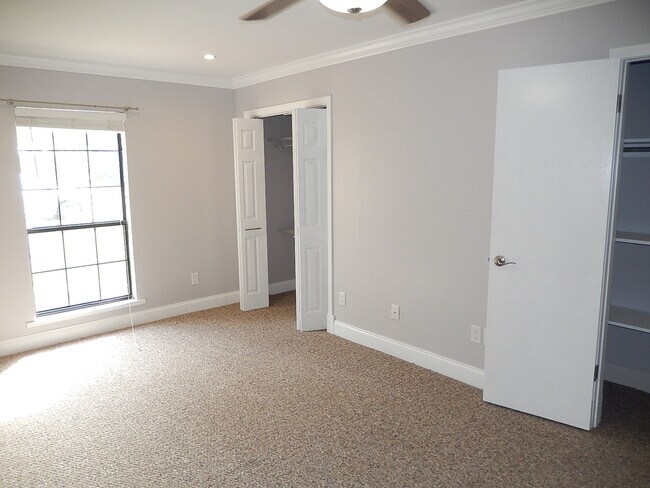Building Photo - MODERN 3/2 w/ Office, Stainless Steel Apps...