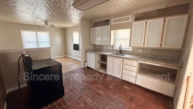 Building Photo - 2904 S Portland Ave