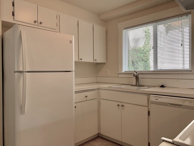 Building Photo - 3441 23rd Ave W