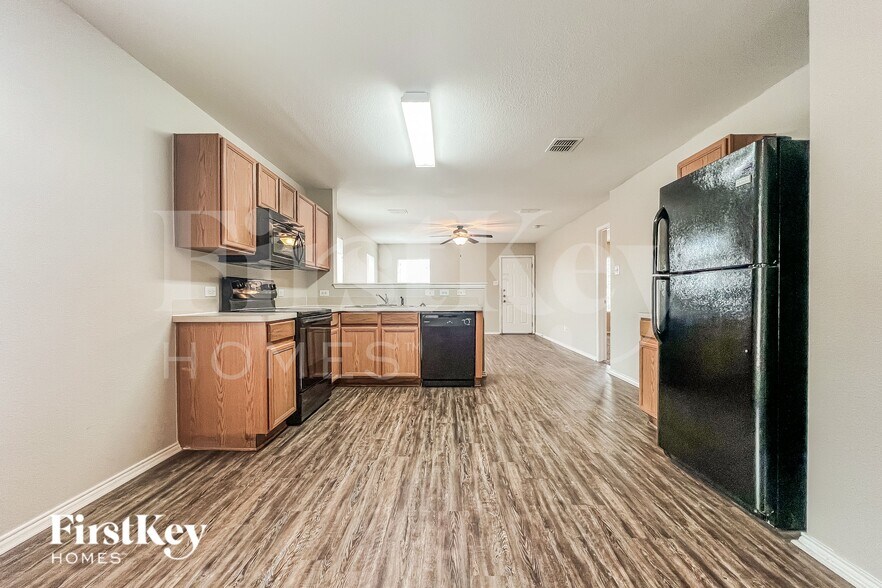 Building Photo - 2025 Kickapoo Trail