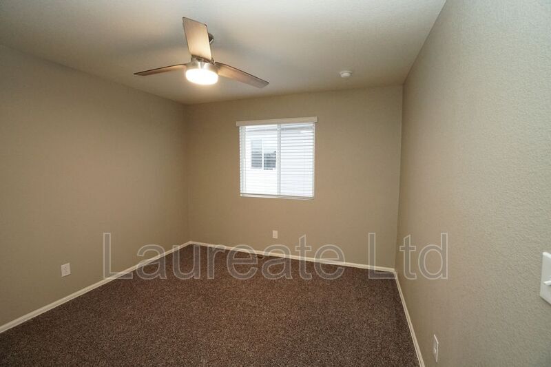 Building Photo - 11755 Lovegrass Dr