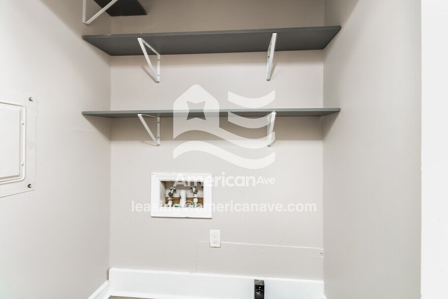 Building Photo - 713 Frieden St