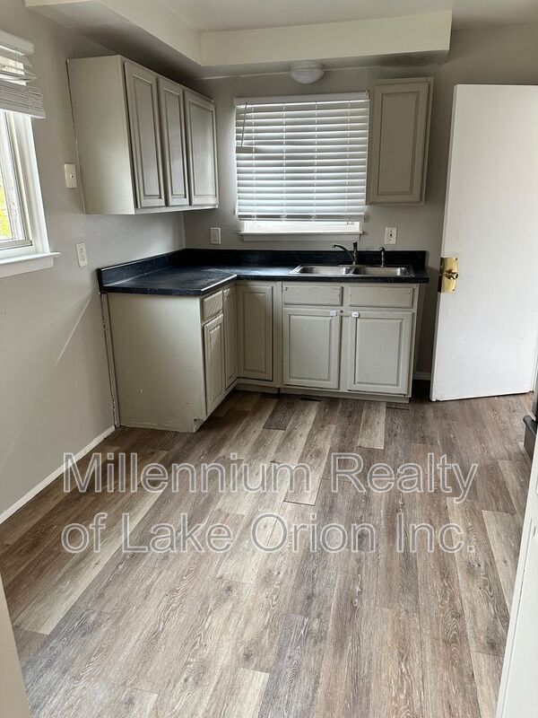 Building Photo - 397 Cameron Ave