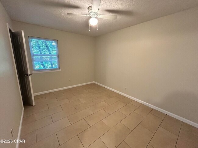 Building Photo - 3914 E 11th St