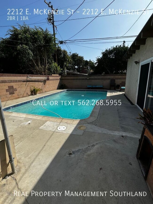 Building Photo - Two Bedroom Duplex