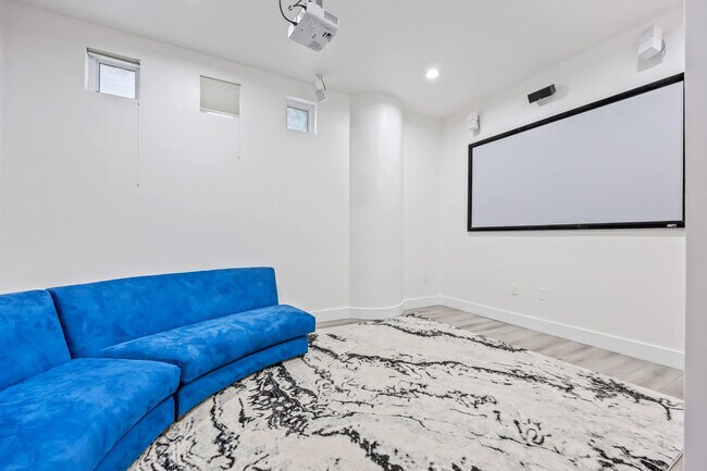 Building Photo - 873 S Atlantic Ave