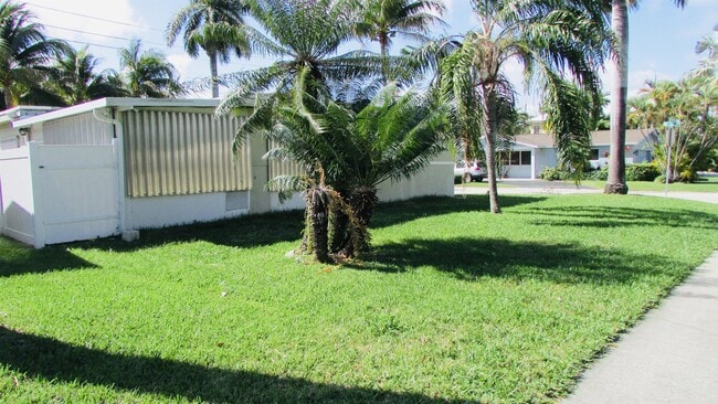 Building Photo - 821 N 12th Ave