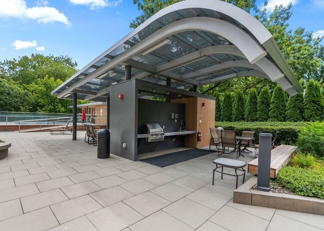 Building Photo - Coveted Portland Plaza Condo located in Do...