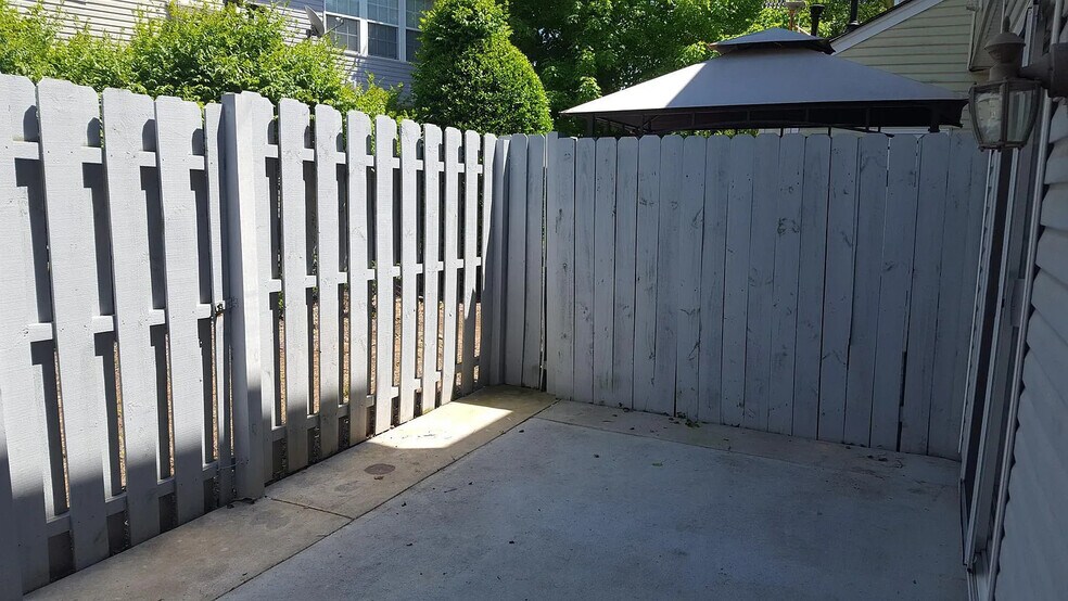 Building Photo - 3178 Mannington Dr