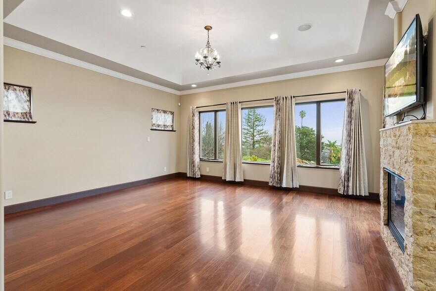 Building Photo - 512 Lakeview Way