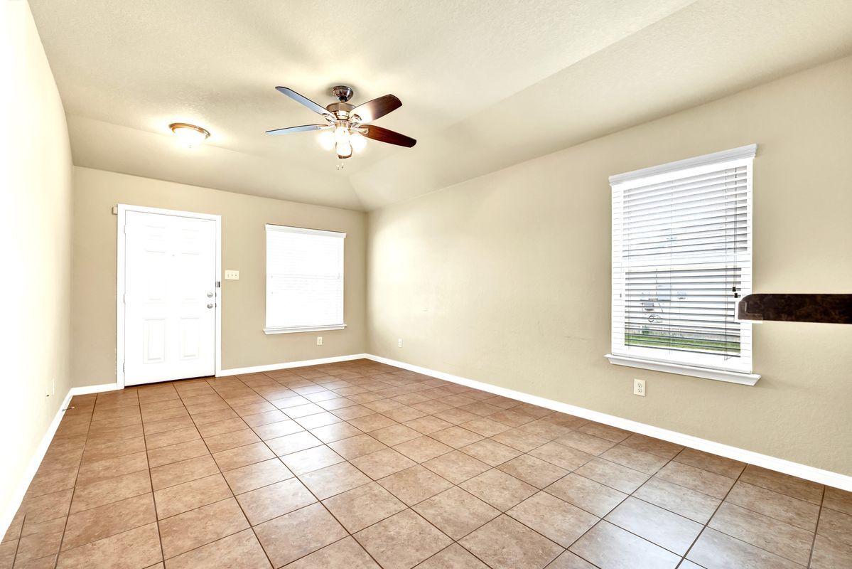 Building Photo - 1048 Lilac Wind