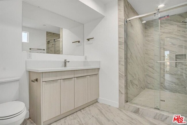 Building Photo - 2419 Cochran Ave