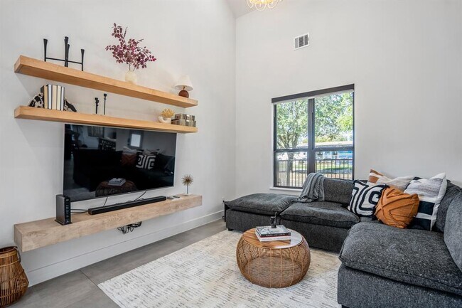 Building Photo - 207 Lockwood Dr