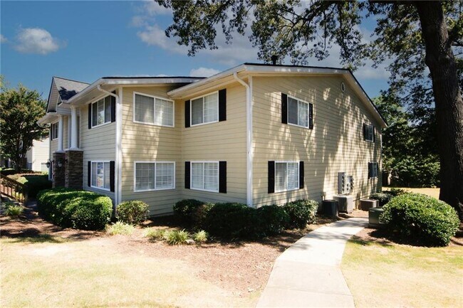 Primary Photo - 1468 Briarwood Rd NE