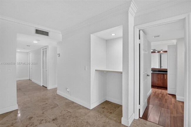 Building Photo - 359 Lakeview Dr