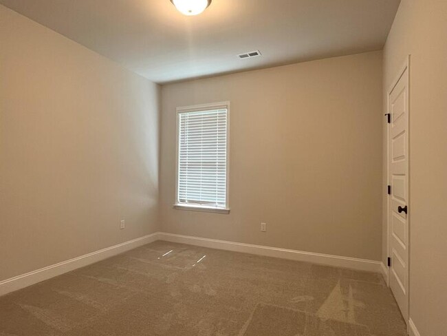 Building Photo - 146 Midpark Dr
