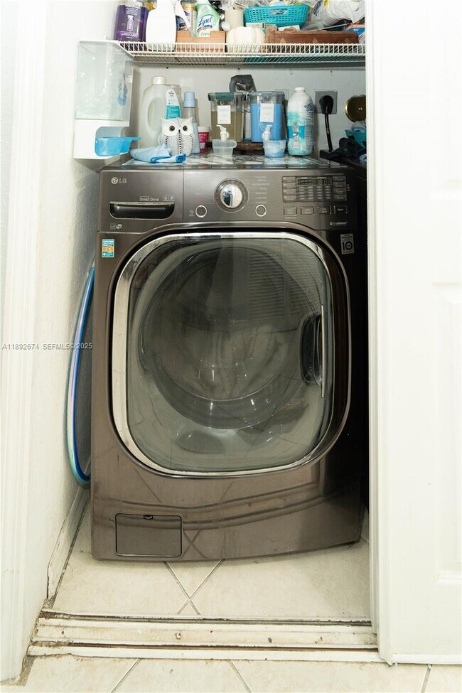 Building Photo - 298 E 3rd St