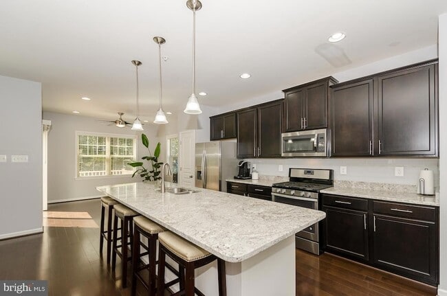 Building Photo - 7523 Holly Ridge Dr