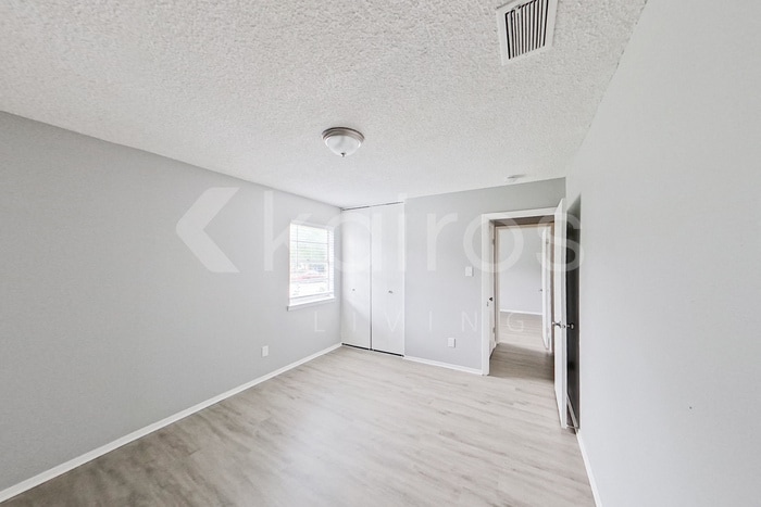 Building Photo - 12211 Knight Dr