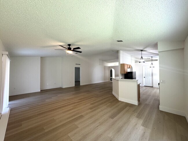 Building Photo - 964 Vanderbilt Dr